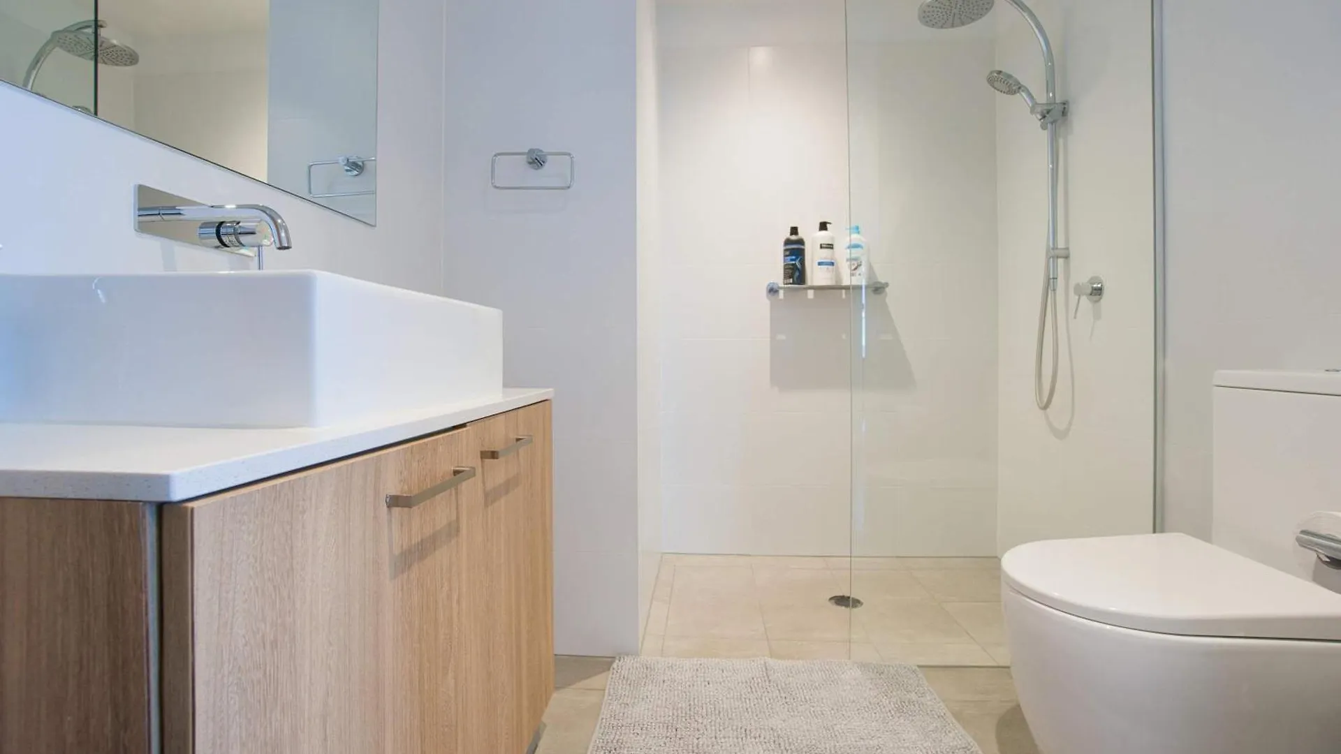Luxe Cbd Retreat- 2Br Apt W Pool Gym Steam&Sauna Adelaïde