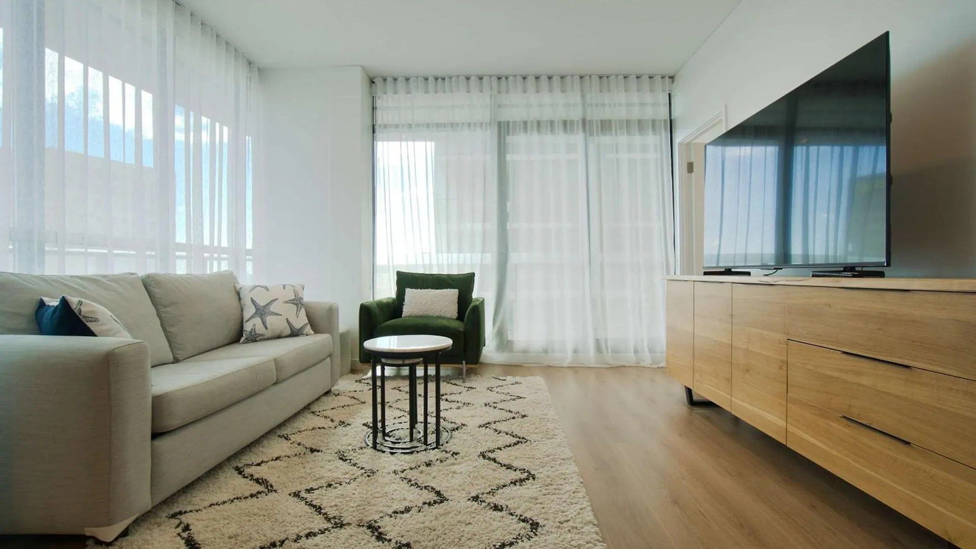 Luxe Cbd Retreat- 2Br Apt W Pool Gym Steam&Sauna Adelaïde